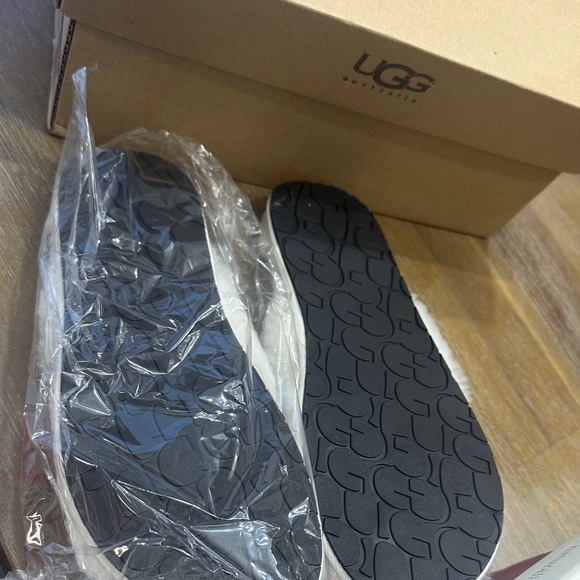 UGG Soft Cream Furry Slippers - Picture 5 of 6